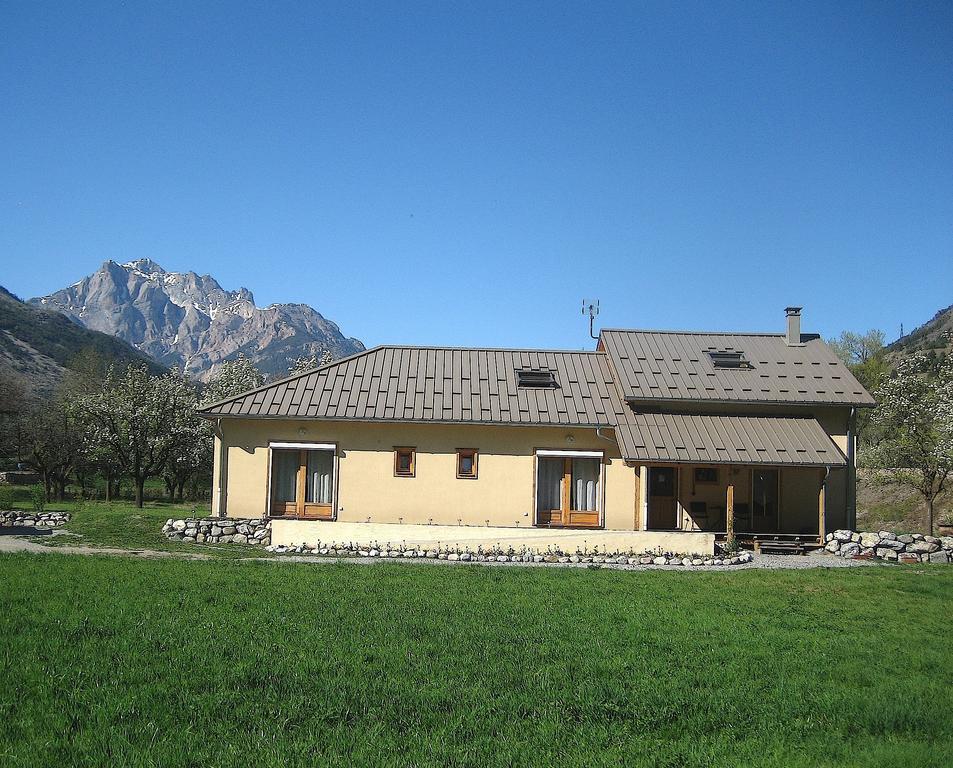 Chambres D'Hotes La Pierre D'Oran LʼArgentière-la-Bessée Exteriör bild