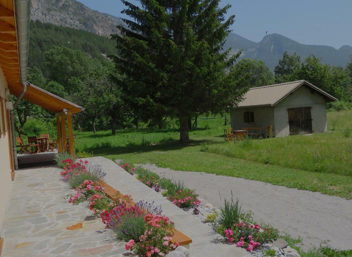 Chambres D'Hotes La Pierre D'Oran LʼArgentière-la-Bessée Exteriör bild